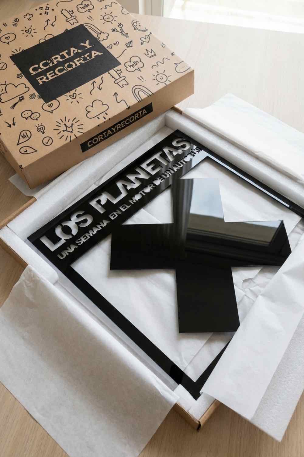 Los planetas-Una semana en el motor de un autobús - Cuadro decorativo | Cortayrecorta.es
