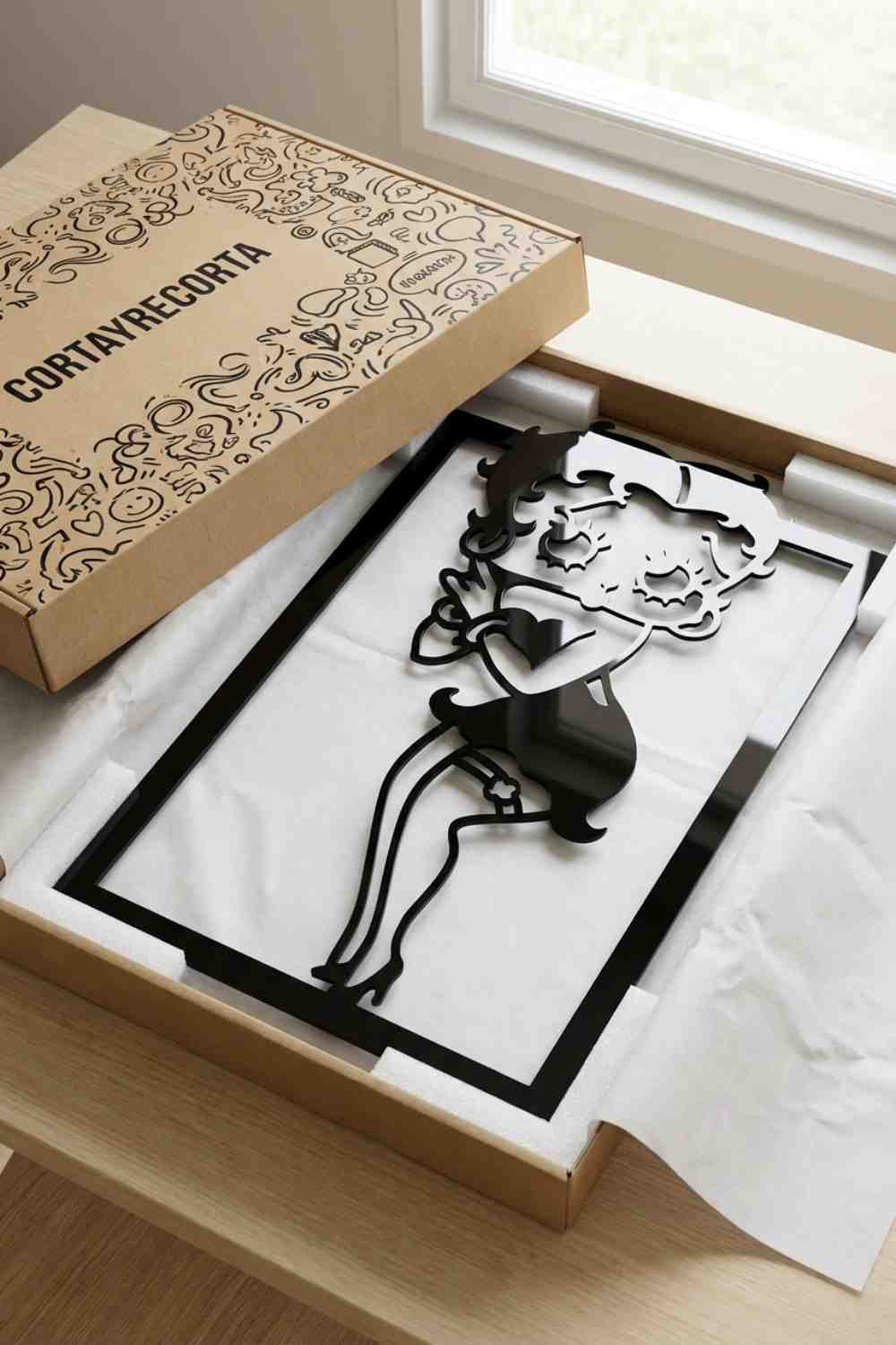 Betty Boop con las manos juntas - Cuadro decorativo | Cortayrecorta.es