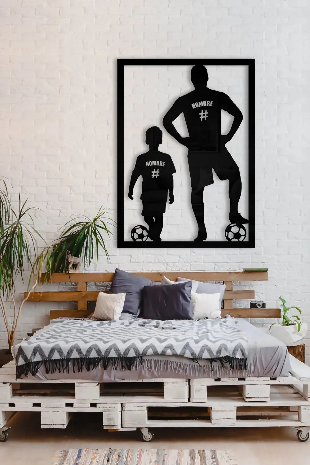Papá e hijo futbolistas - Cuadro decorativo | Cortayrecorta.es