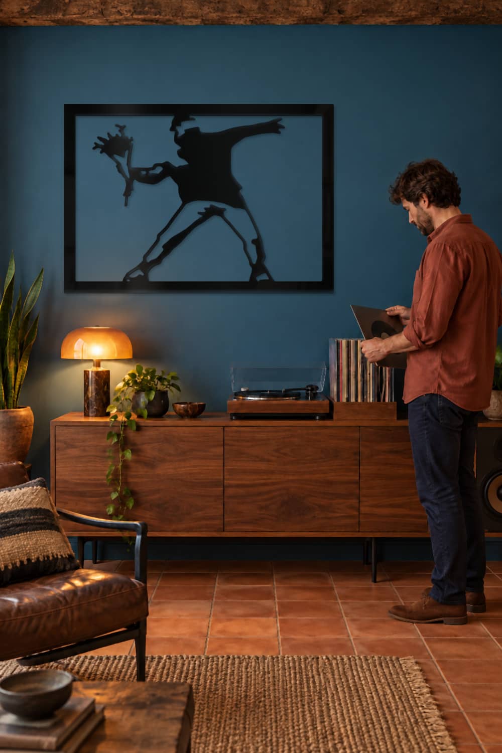 Banksy Classic en cuarto de música azul con tocadiscos y coleccionista de vinilos.
