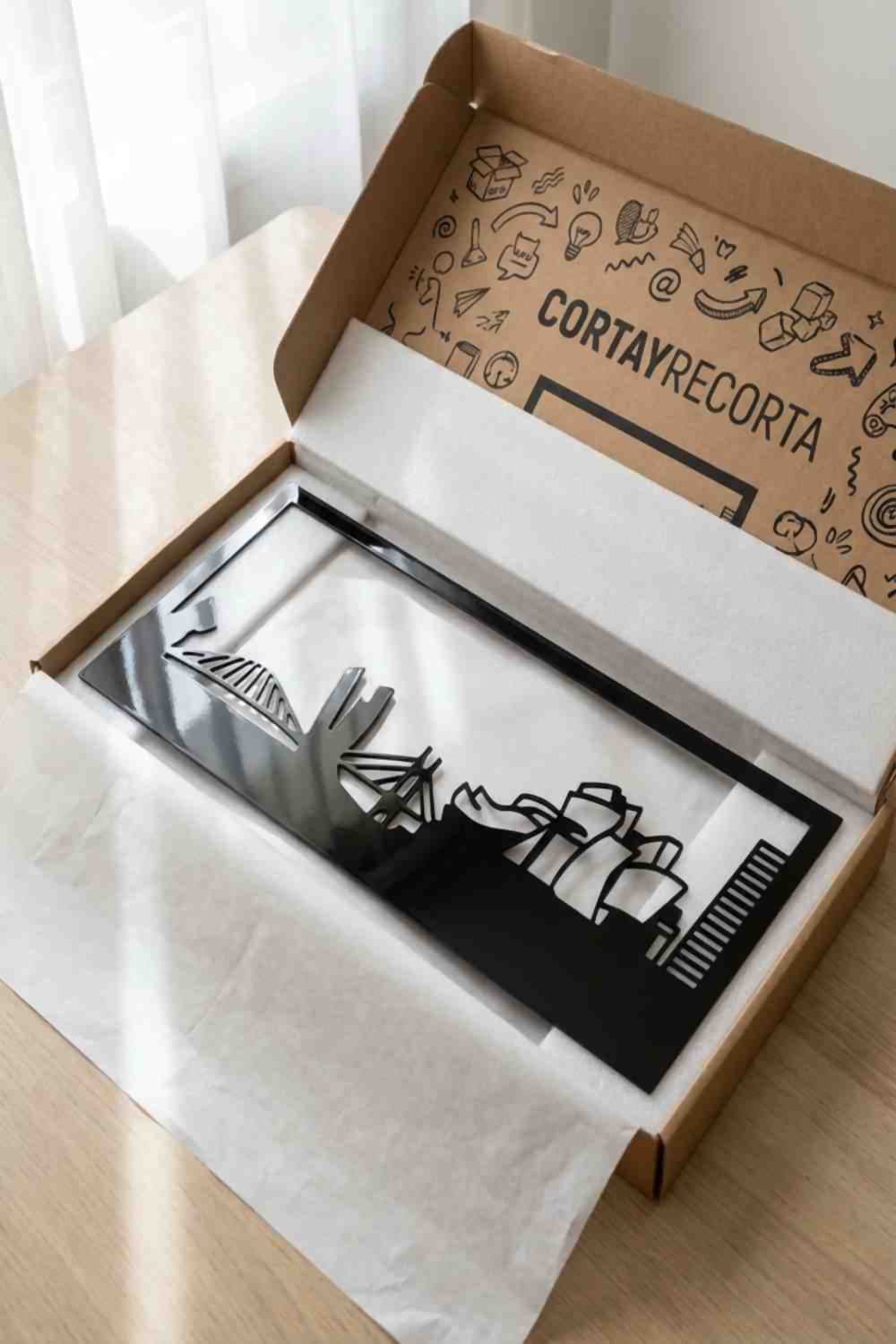 Bilbao, cuadro de aluminio negro en su caja original Corta y Recorta
