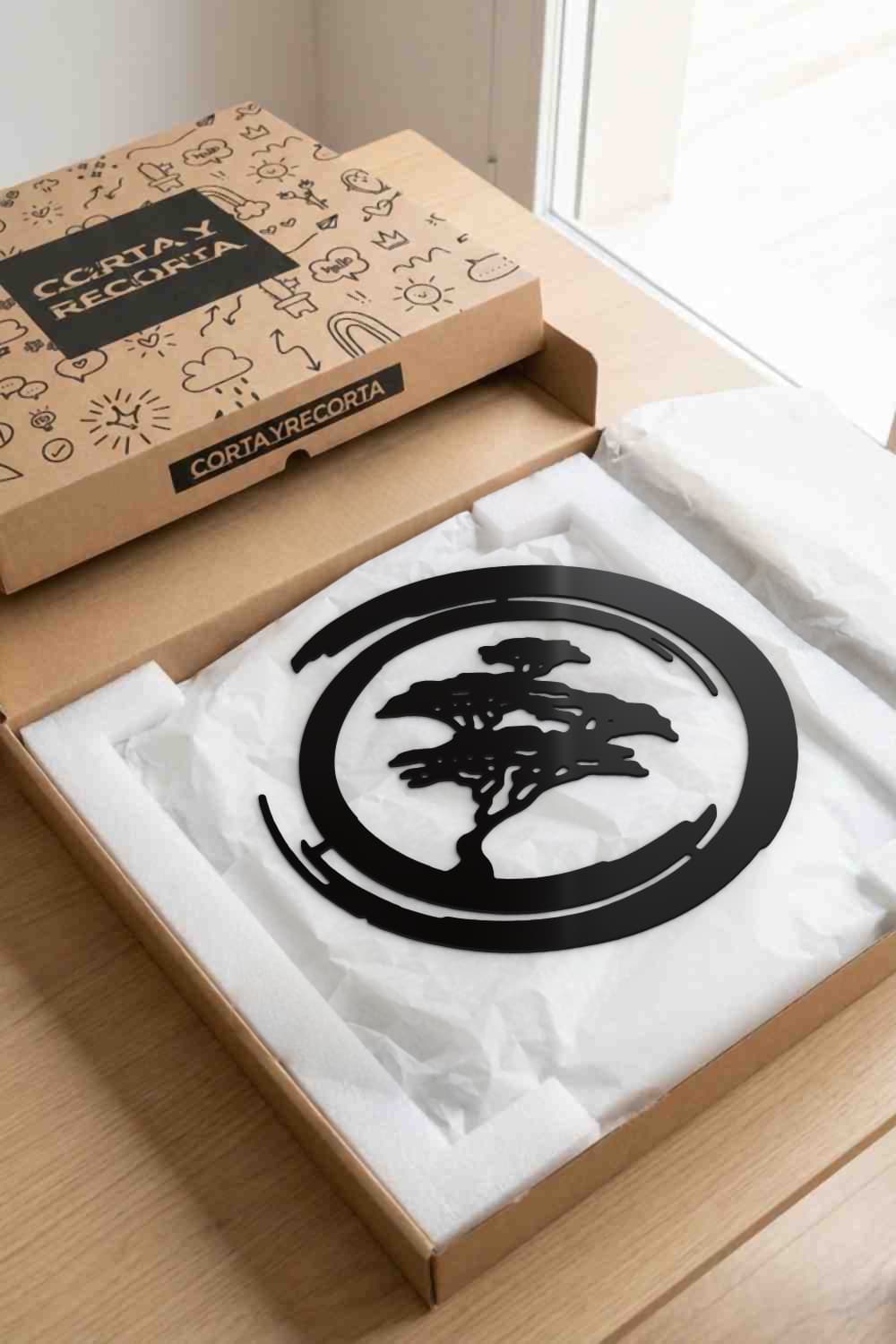Bonsai Art con su diseño exacto en caja kraft Corta y Recorta y protección interior