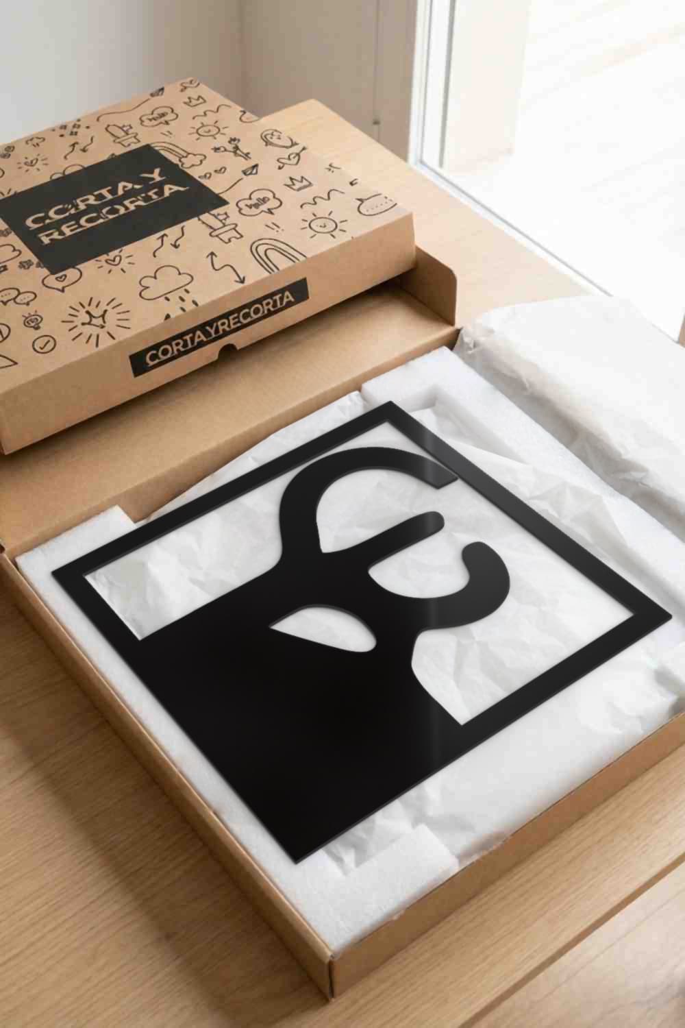 Chillida Nº 2 en caja kraft Corta y Recorta con protección interior.