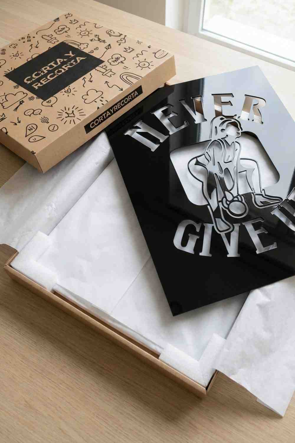 Never give up - Cuadro decorativo | Cortayrecorta.es