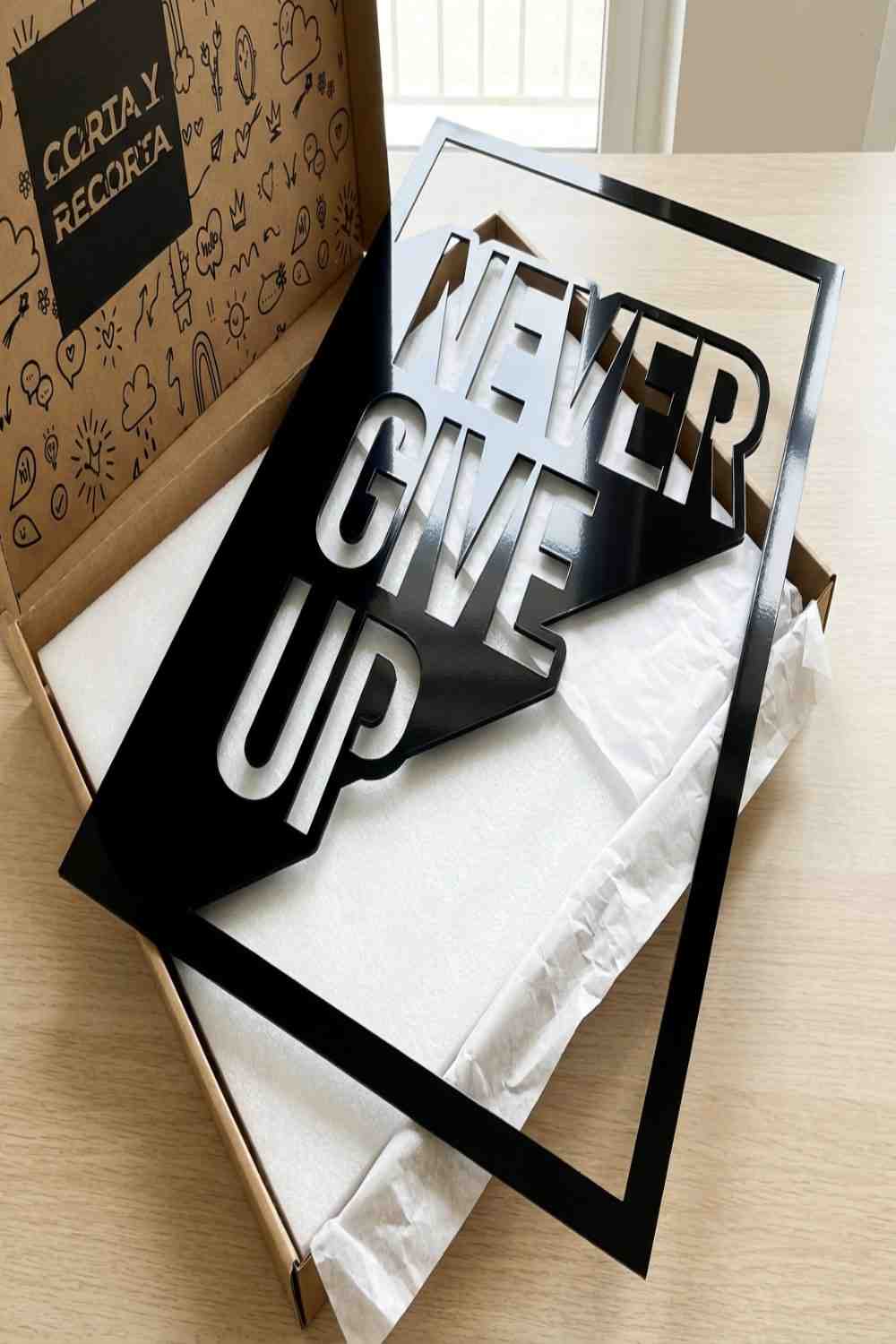 Never give up - Cuadro decorativo | Cortayrecorta.es