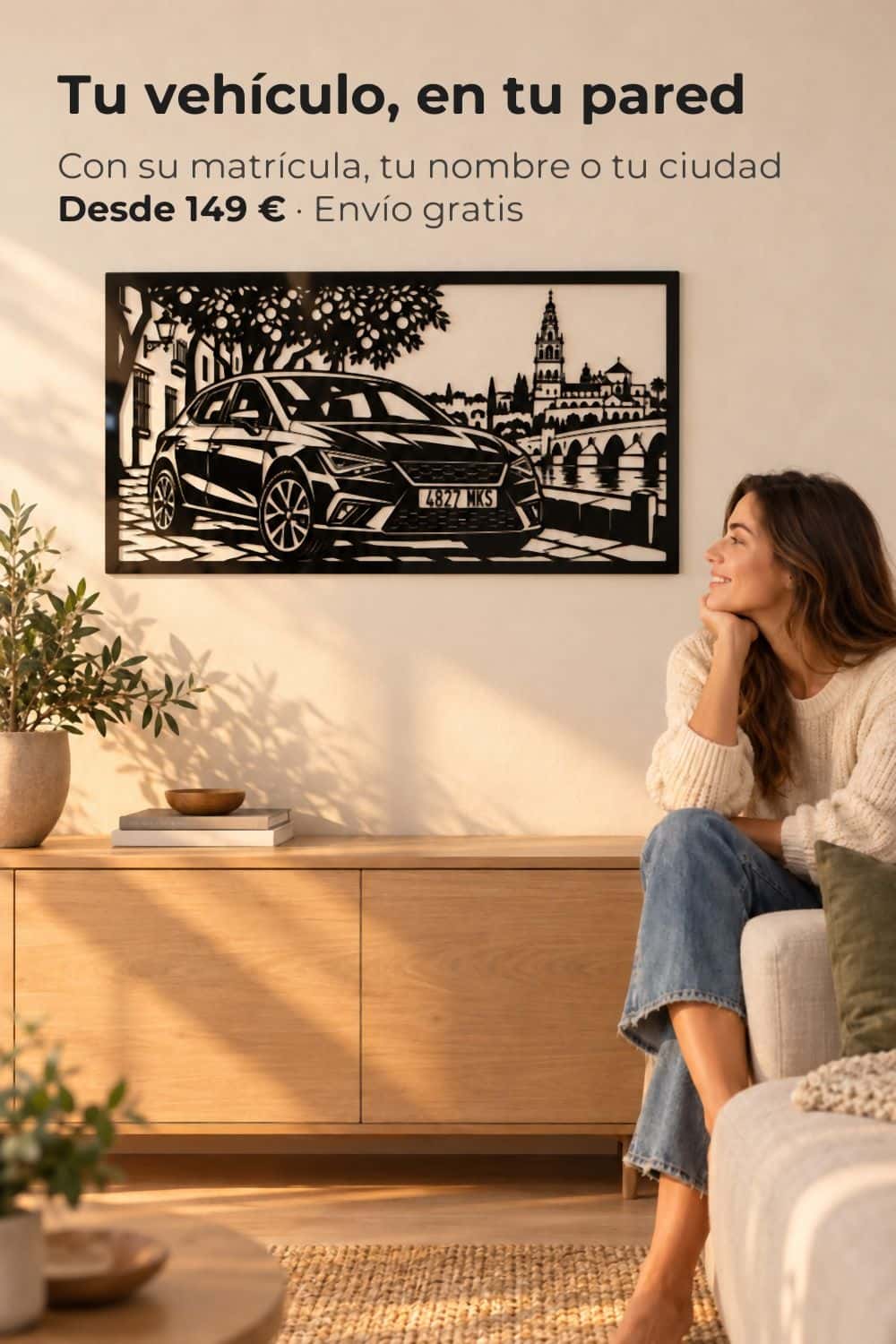 Cuadro personalizado de un SEAT Ibiza con su matrícula y Córdoba de fondo, en aluminio negro, en un salón