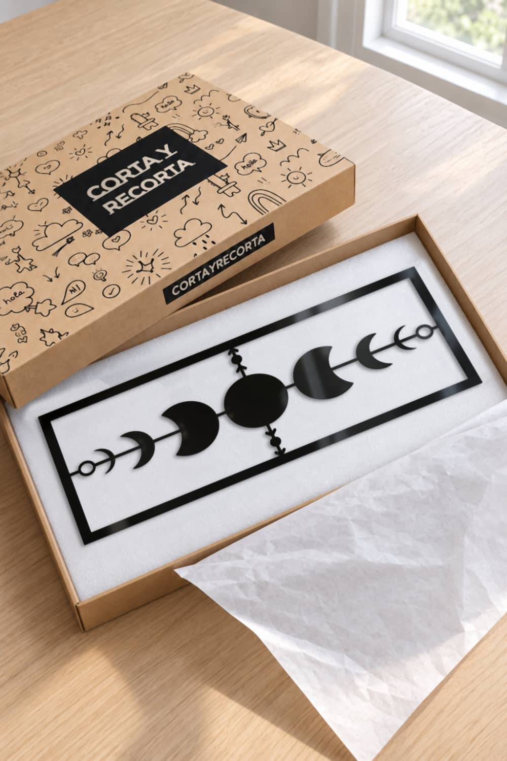 Cuadro Fases Lunares en aluminio negro dentro de su caja de Corta y Recorta