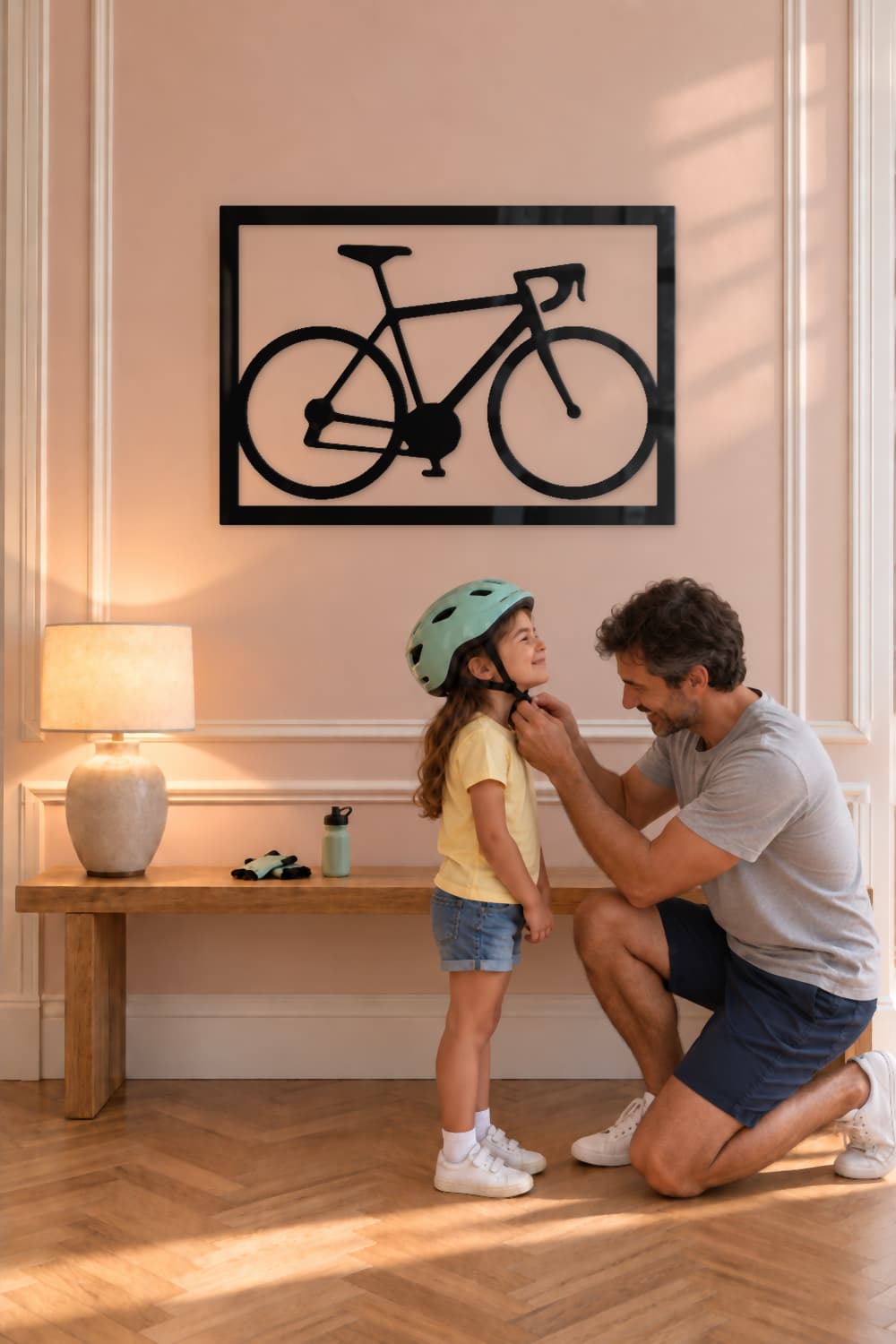 Love Ciclismo: padre ajustando el casco de su hija antes de salir en bicicleta