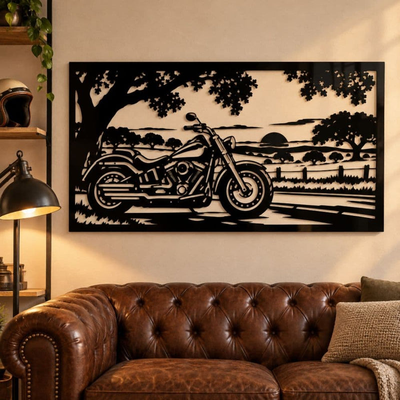 Cuadro personalizado de una moto Harley en la dehesa, encima de un sofá Chester de cuero