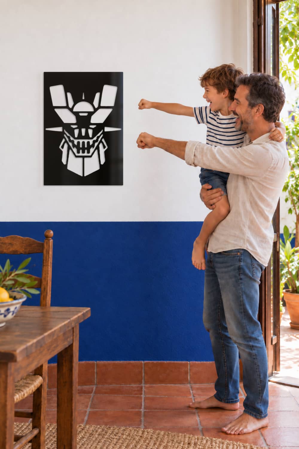 Cuadro Mazinger Z en pared encalada: padre e hijo lanzan el puño fuera delante de la pieza