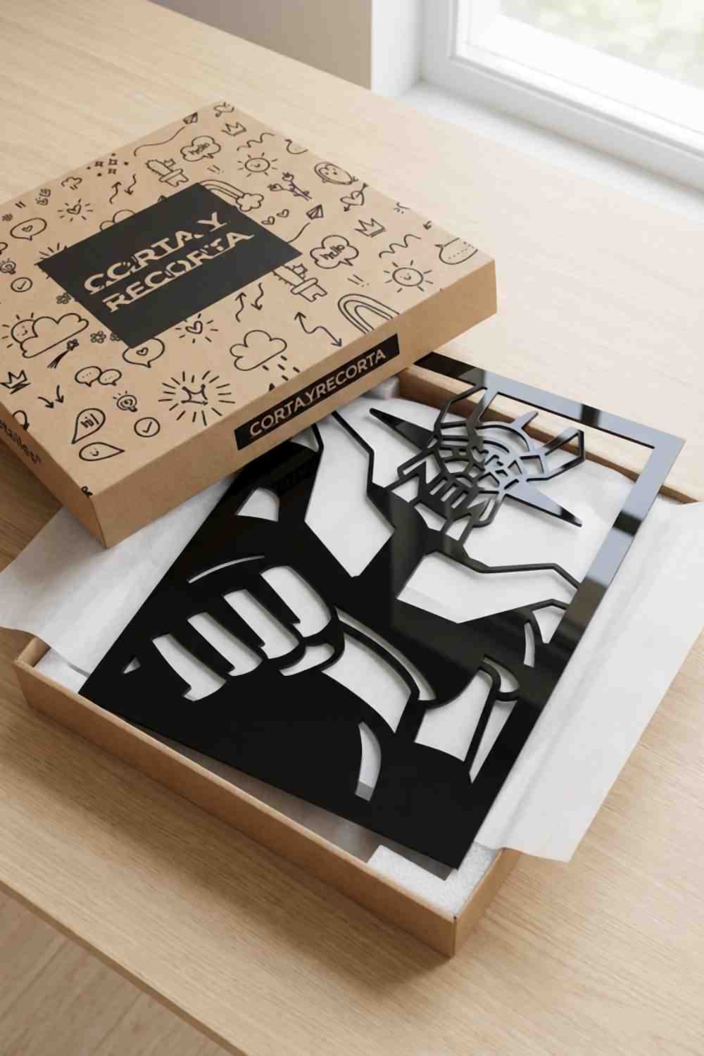 Mazinger Z en su caja kraft Corta y Recorta, con protección interior.