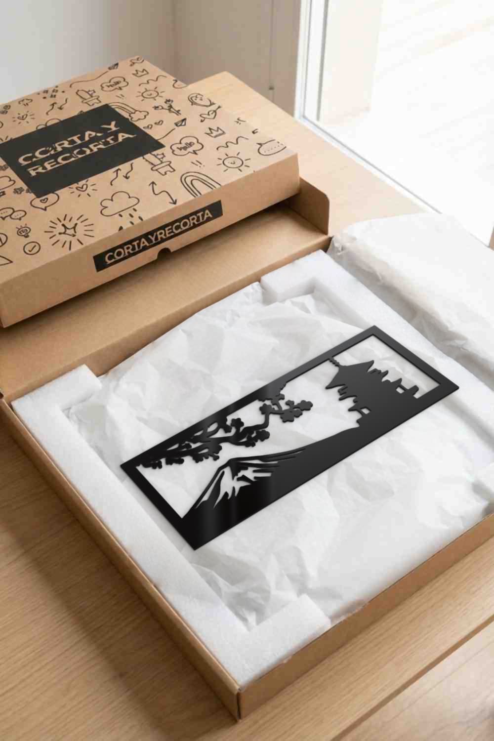 Monte Fuji en caja kraft de Corta y Recorta con papel protector