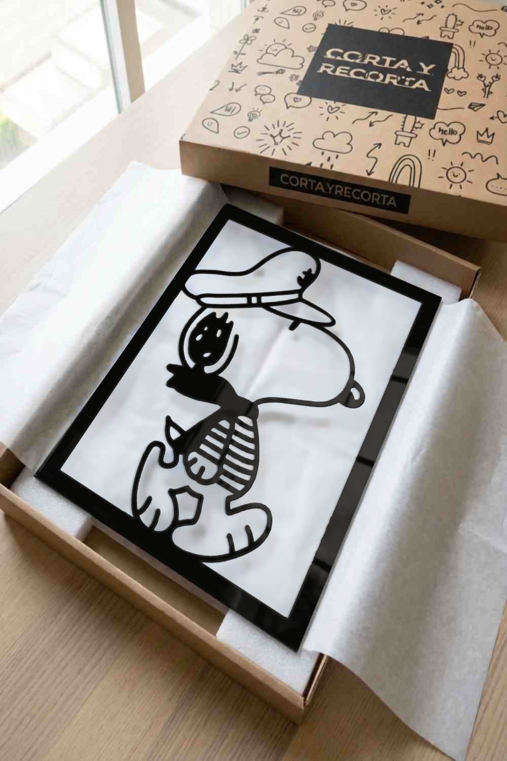 Snoopy Marine en su caja kraft original de Corta y Recorta