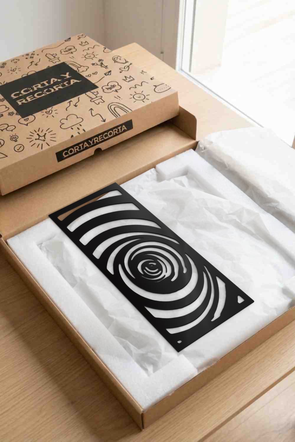 Twister Is Coming en caja kraft Corta y Recorta con papel protector