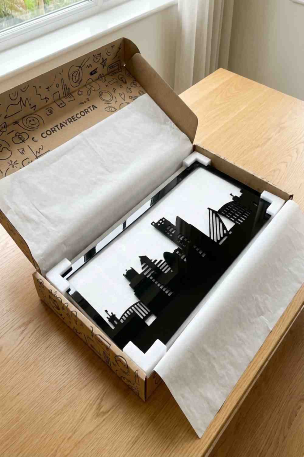 Valencia, cuadro de metal en su caja original de Corta y Recorta con protección.