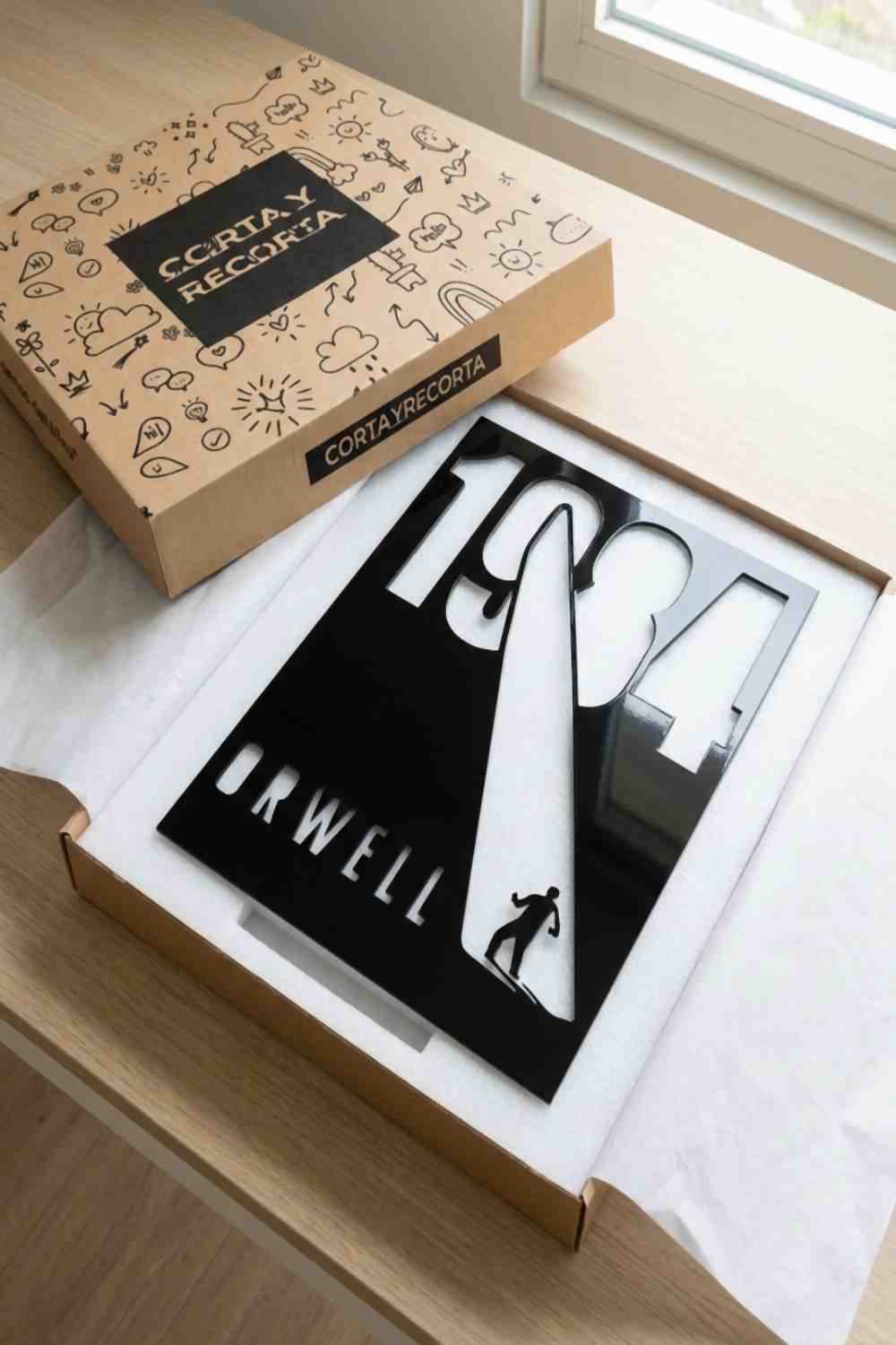 1984 Orwell en su caja original Corta y Recorta