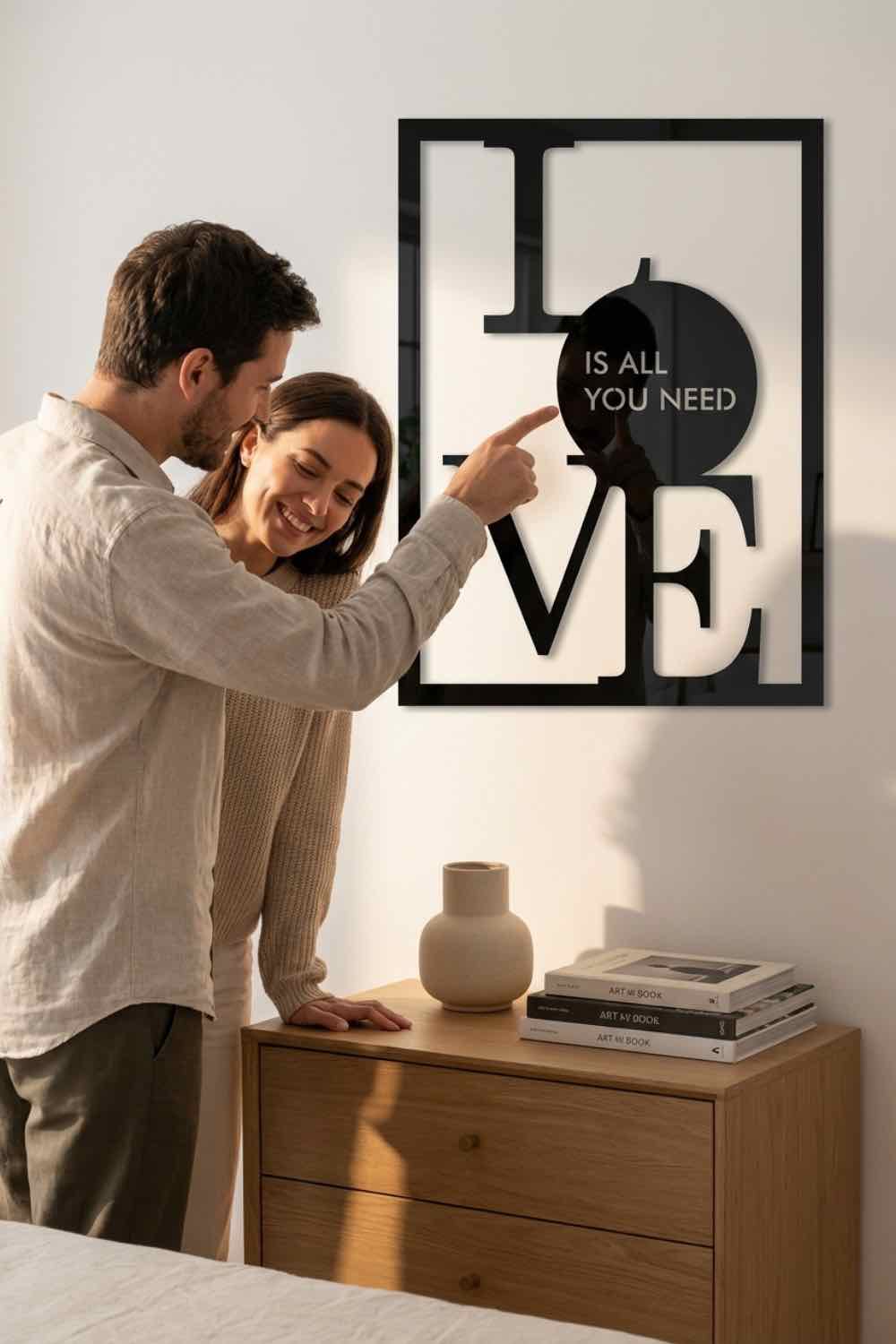 Love is all you need - Cuadro decorativo | Cortayrecorta.es