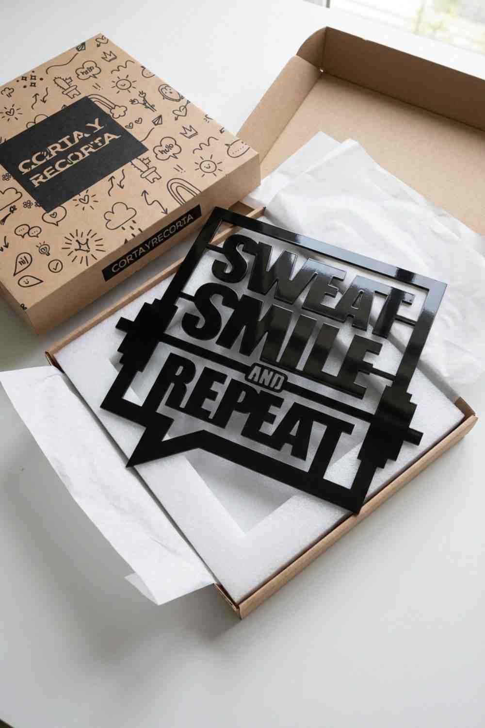 Sweat, smile and repeat - Cuadro decorativo | Cortayrecorta.es