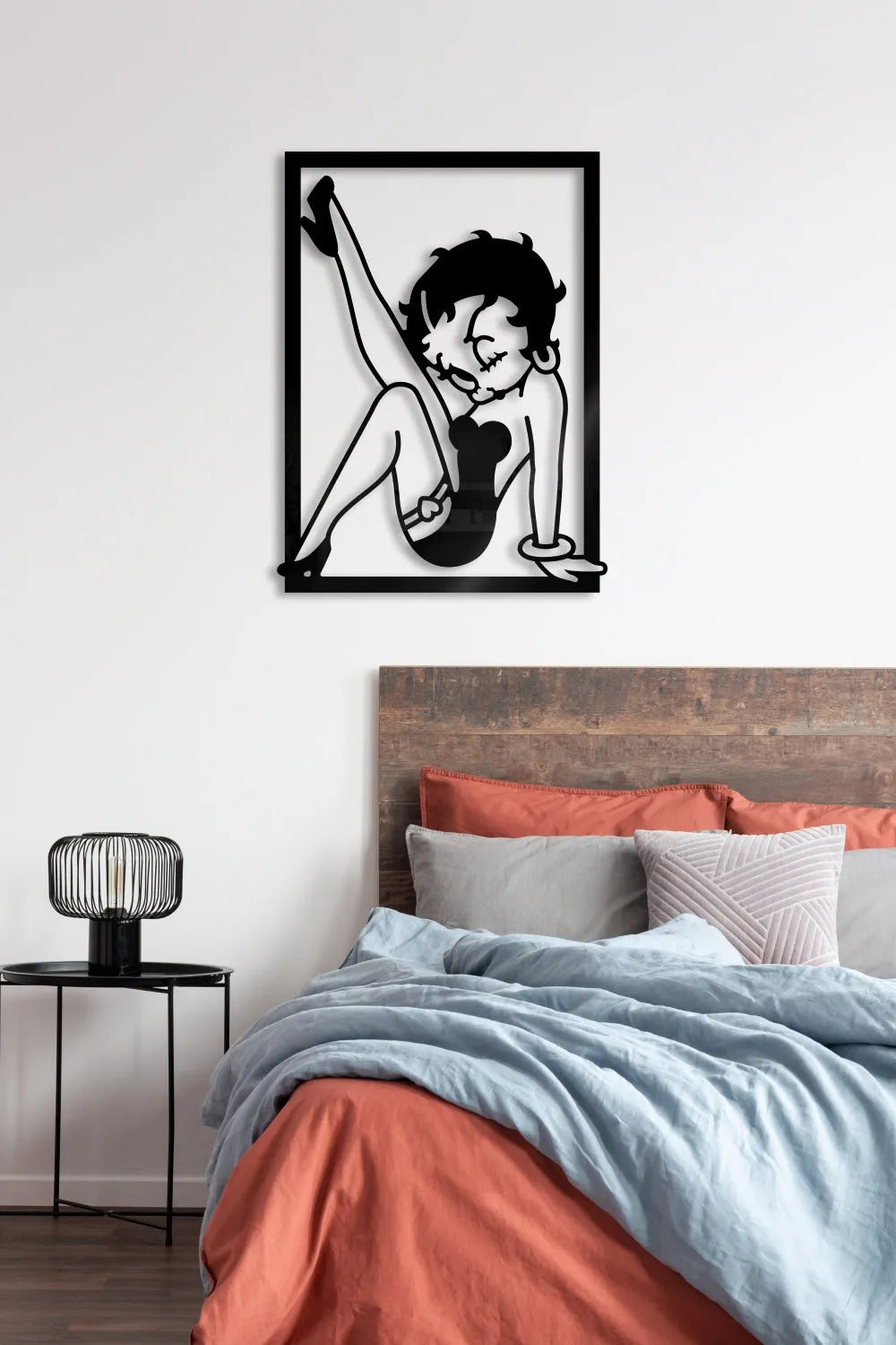 Betty Boop con la pierna levantada