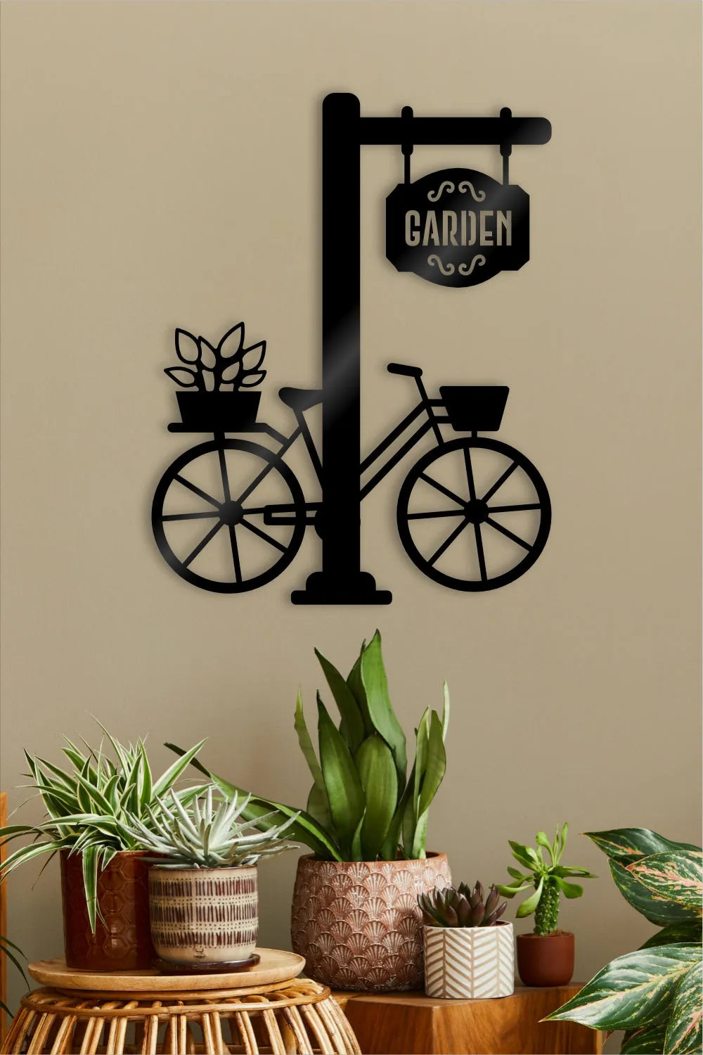 Bicicleta En El Jardín