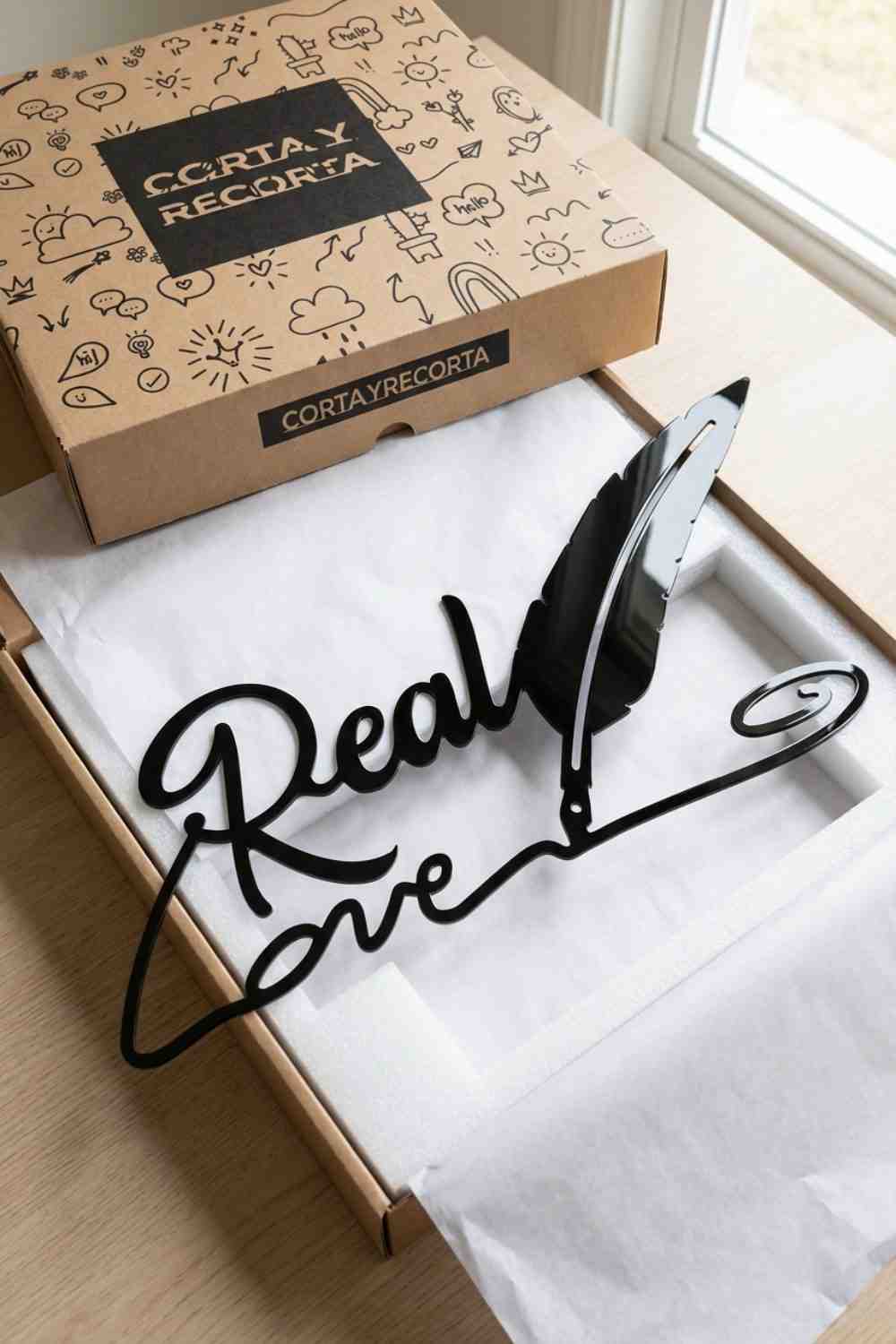 Real Love - Cuadro decorativo | Cortayrecorta.es