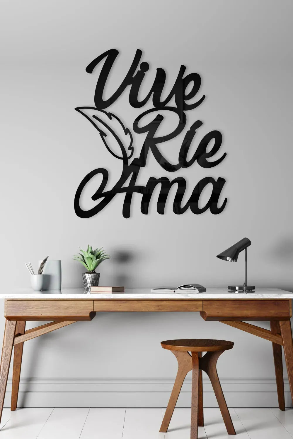 Vive Ríe Ama