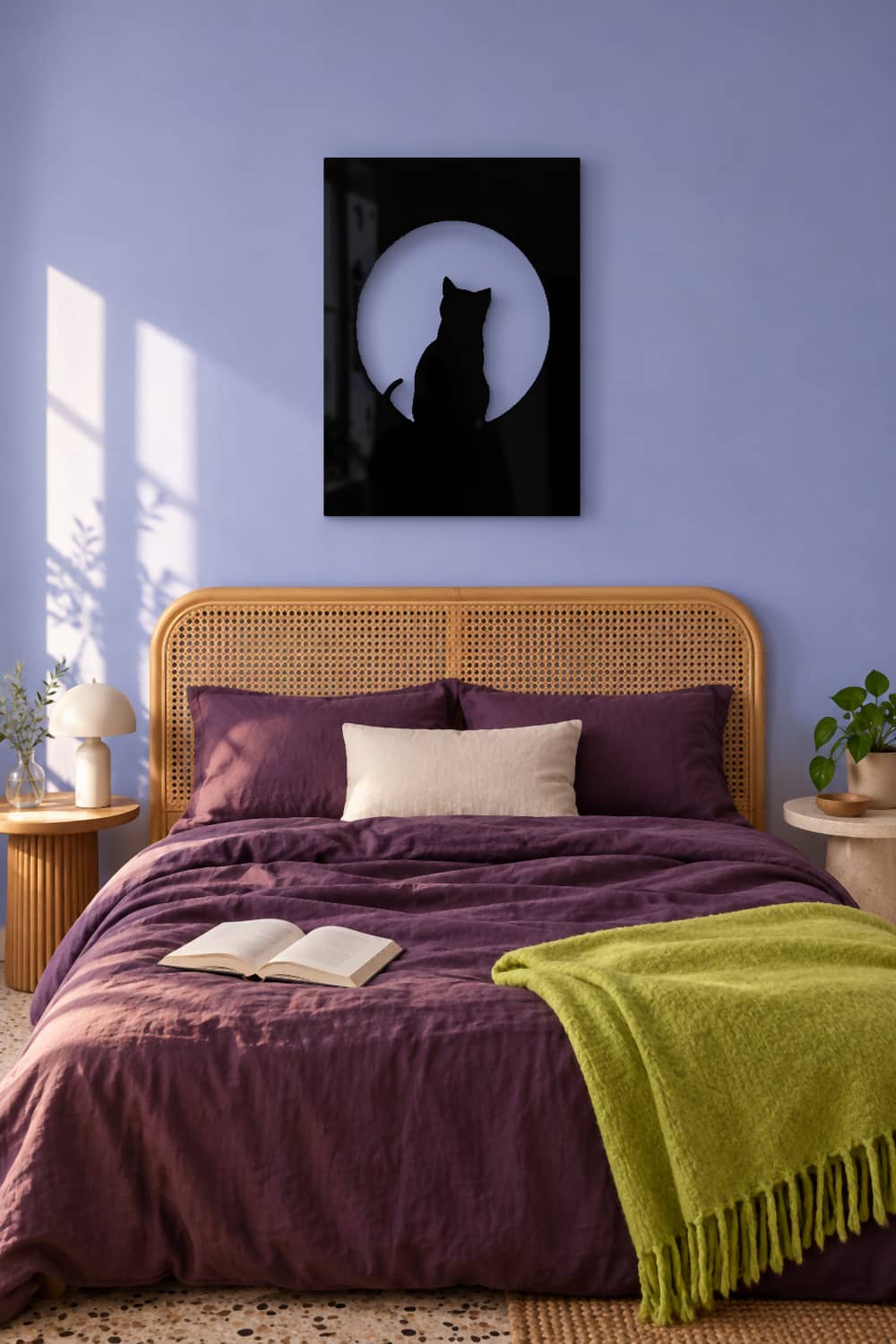 Cat On The Moon en dormitorio lavanda con cabecero de ratán y luz de mañana.