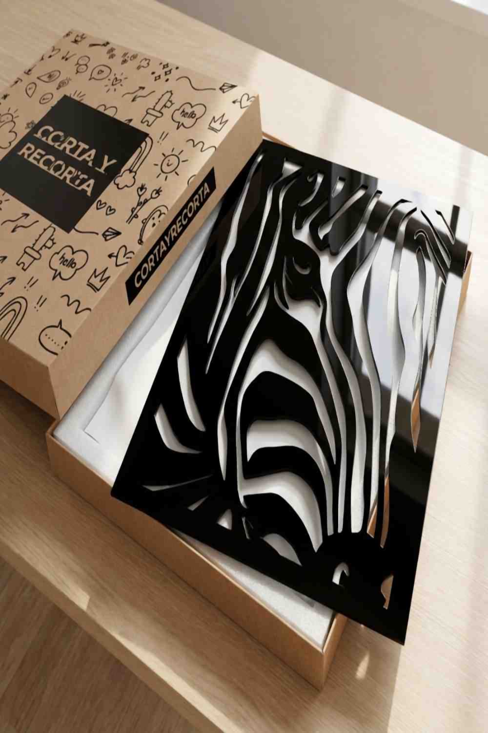 Cebra Verticalis en su caja original kraft de Corta y Recorta