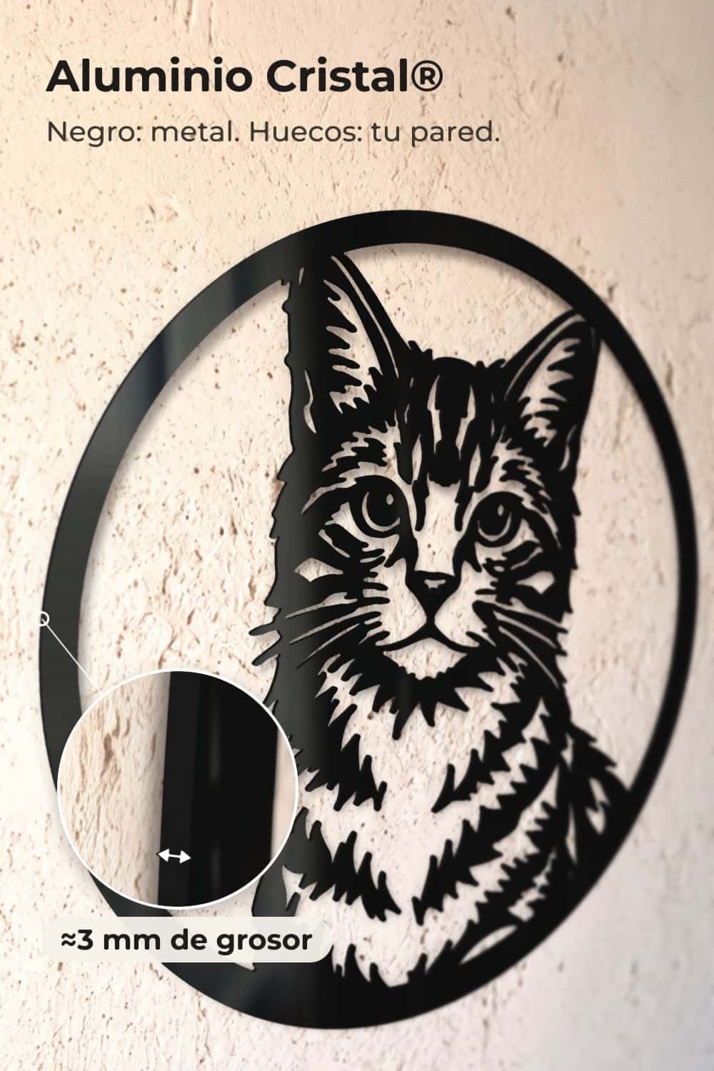 Detalle del canto de 3 mm del Aluminio Cristal® en un cuadro de un gato