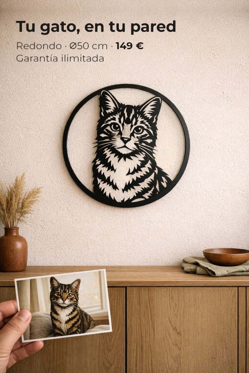 Cuadro redondo de un gato en aluminio negro
