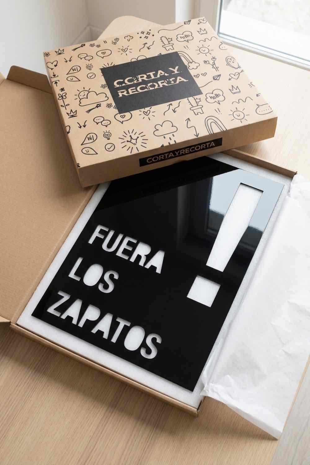 Fuera Los Zapatos - Cuadro decorativo | Cortayrecorta.es