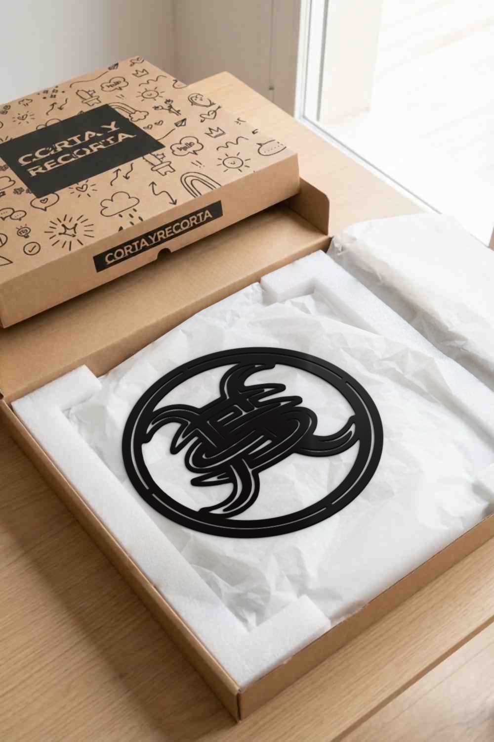 Héroes del Silencio en caja kraft Corta y Recorta con papel protector