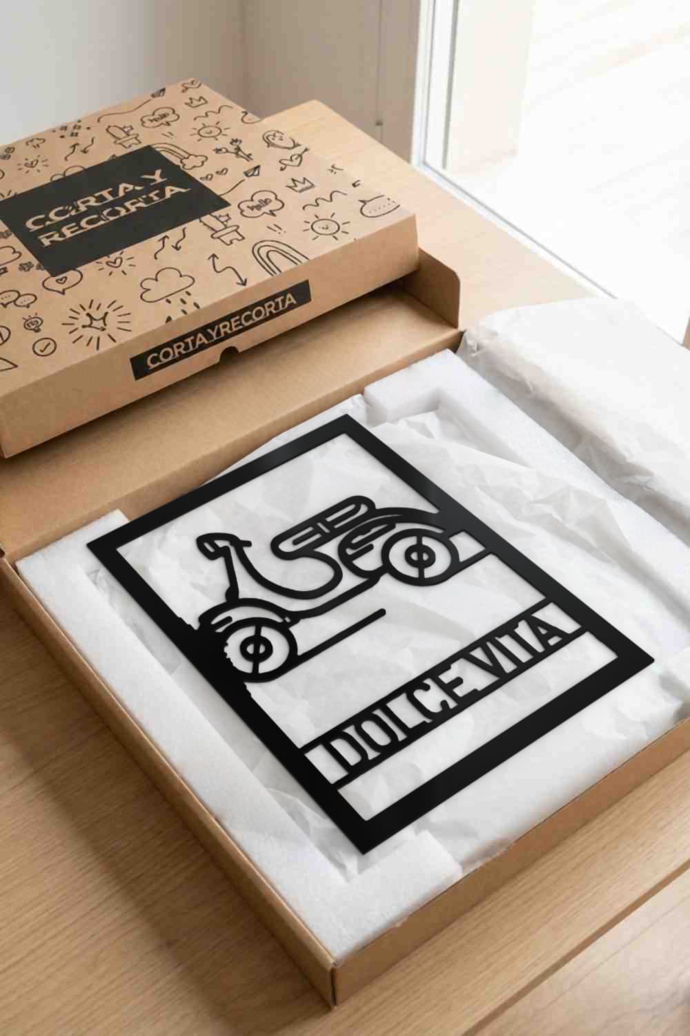 Love Vespa Y La Dolce Vita: presentación en caja kraft Corta y Recorta