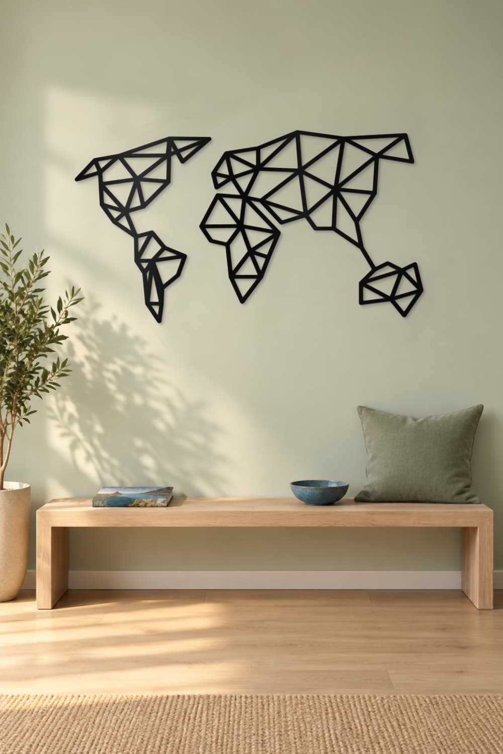 Mapa Trazado de aluminio negro en recibidor nórdico con banco de madera y detalles salvia