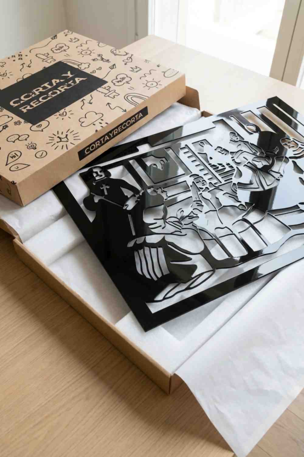 Meninas Velázquez en su caja kraft original de Corta y Recorta, lista para regalar.
