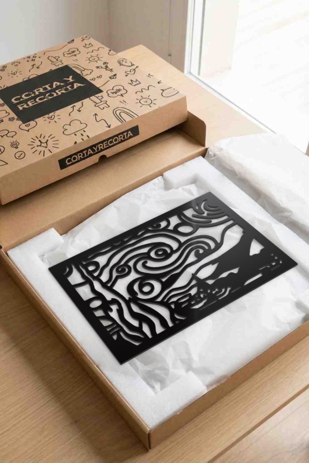 Noche Estrellada en caja kraft Corta y Recorta con protección para el transporte.