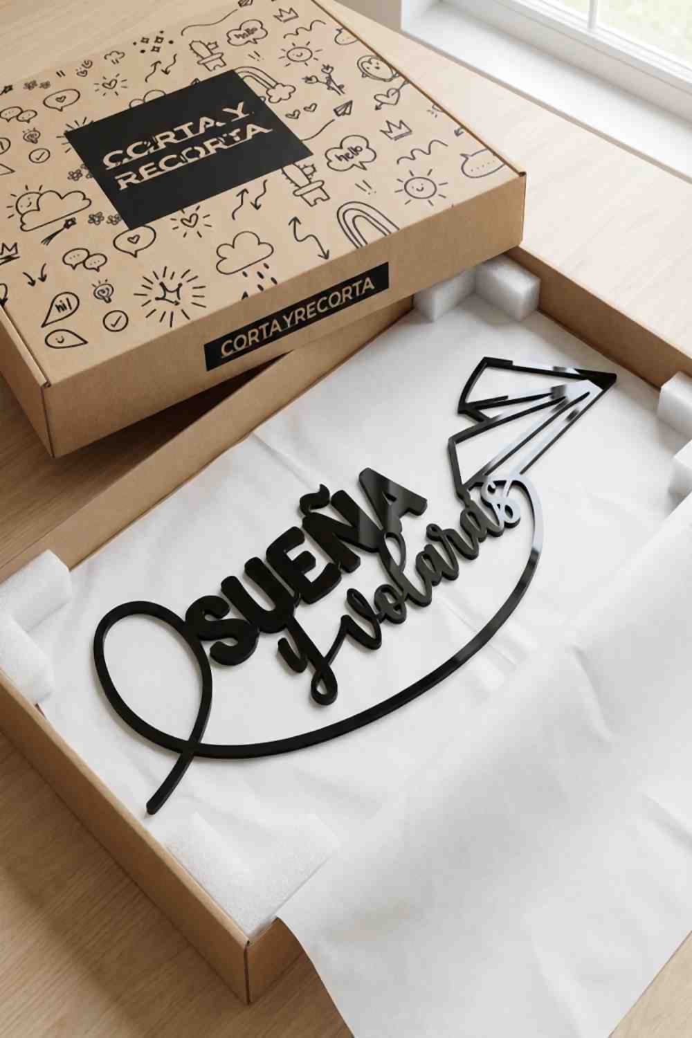 Sueña Y Volarás en su caja original de Corta y Recorta con protección interior.