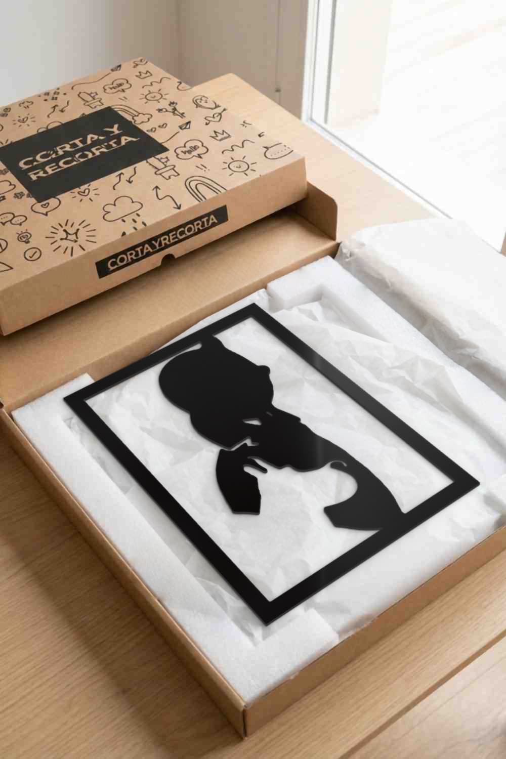 Tin Tin Silueta: caja kraft Corta y Recorta con la pieza protegida