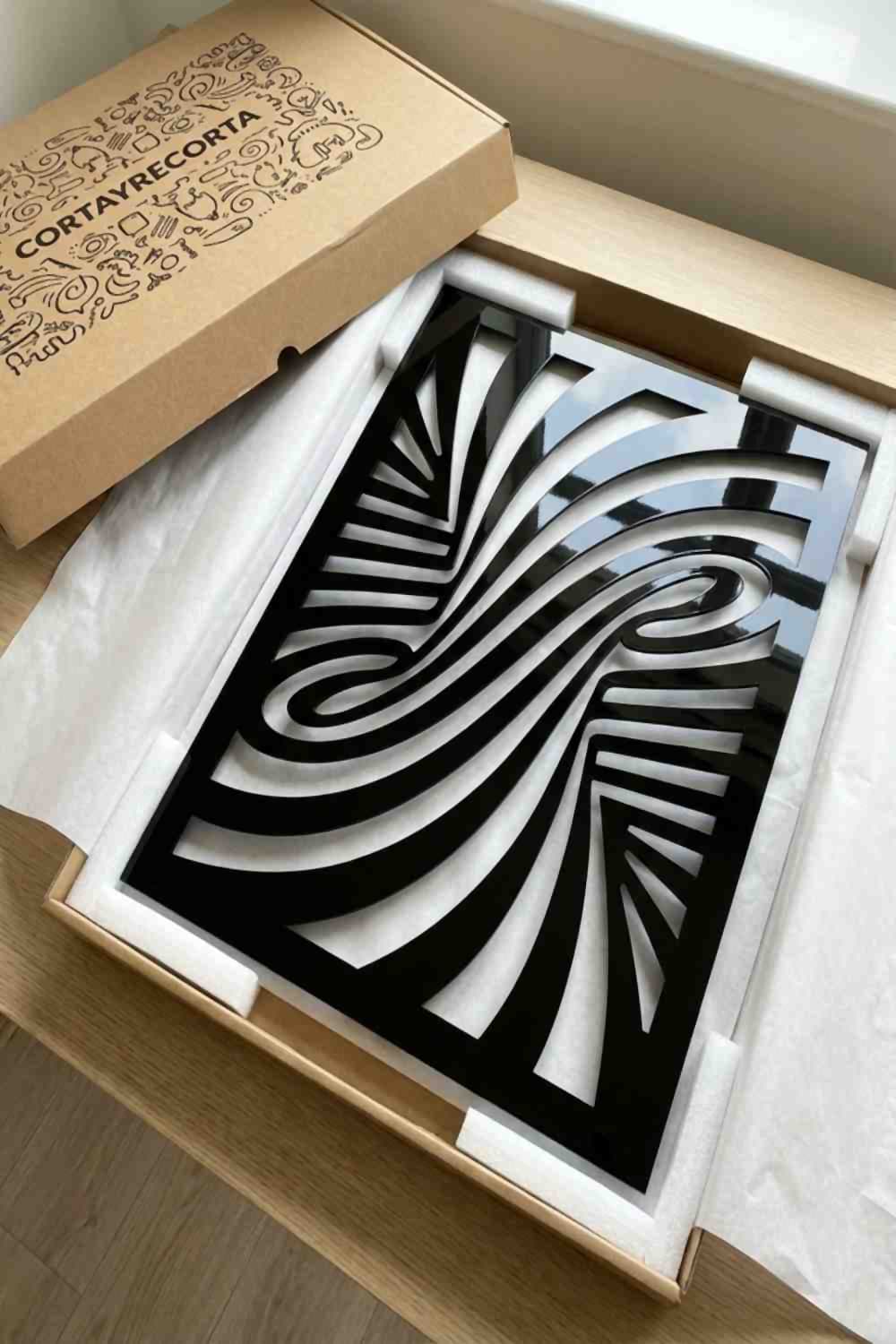 Twist, cuadro de metal en su caja original de Corta y Recorta.