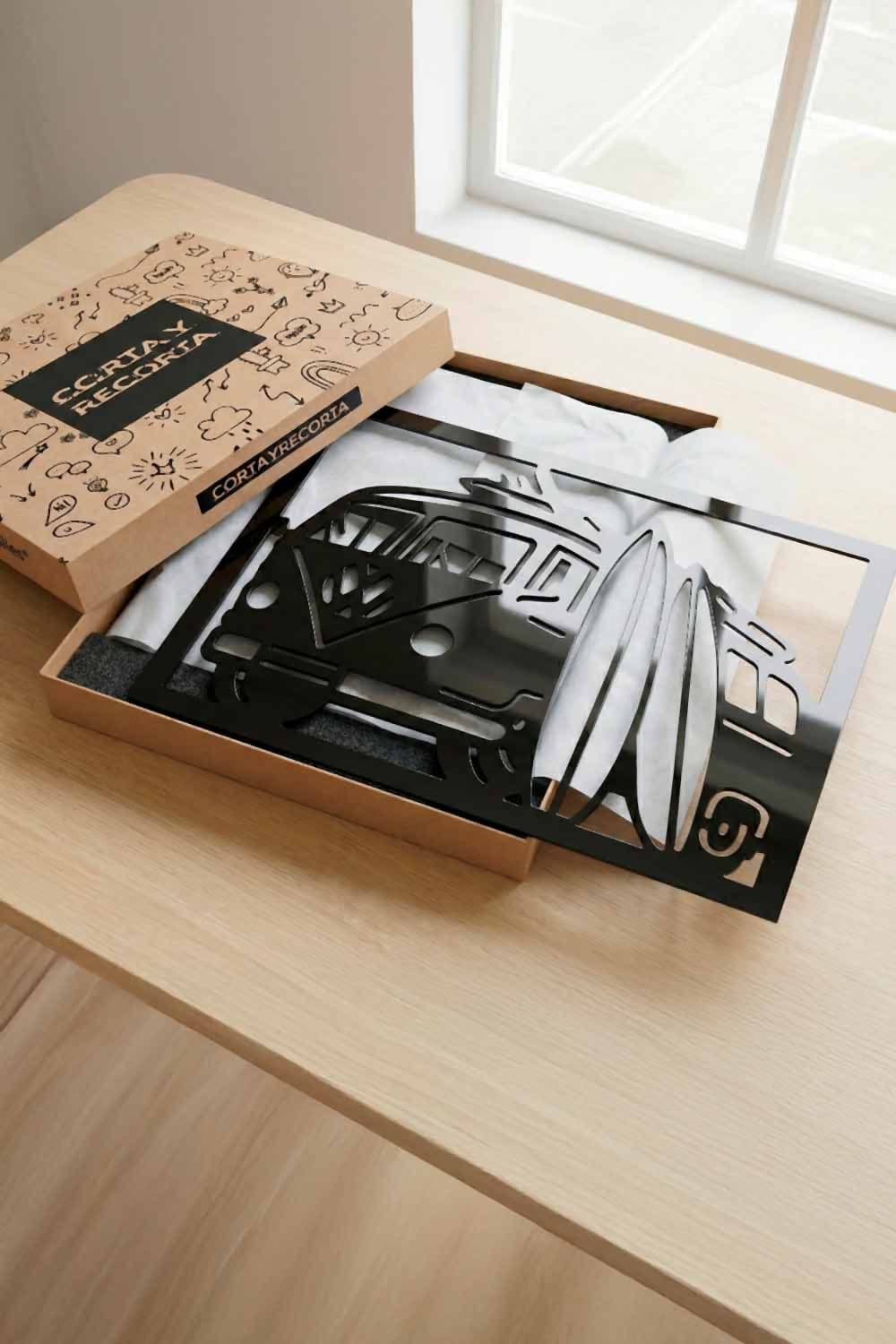 Cuadro Volkswagen T1 Bully Surf en su caja de Corta y Recorta, protegido y listo para regalar