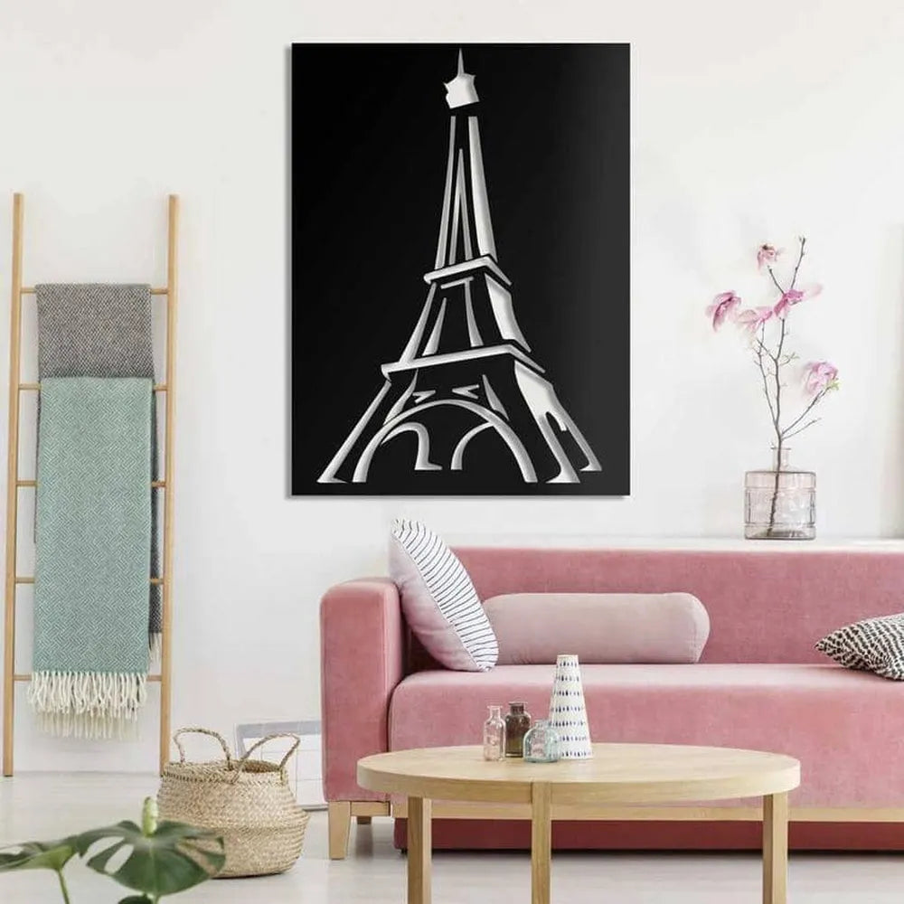 EIFFEL El ingeniero francés Alexandre Gustave Eiffel creó la emblemática torre parisina que se ve hoy en día. Originalmente se llamaba tour de 300 mètres (torre de 300 metros). Esta estructura de hierro se mantuvo en pie durante más de cien años, y ha sido una parte importante de la cultura francesa desde su creación.La famosa 